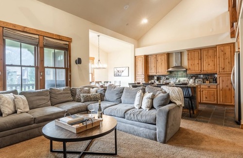 Mammoth Lakes House | Fall Availability! Home with Loft Area, Panoramic Mountain Views, and Shared Hot Tub!