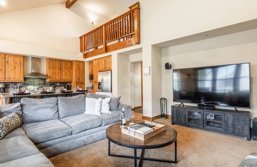 Mammoth Lakes House | Fall Availability! Home with Loft Area, Panoramic Mountain Views, and Shared Hot Tub!