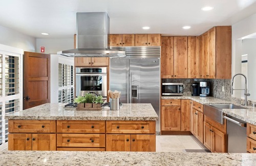 Vista Las Palmas House | Fall Availability! Private Dual Tennis and Pickleball Court! Mountain Views!