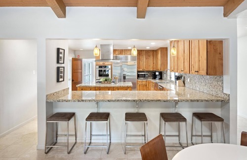 Vista Las Palmas House | Fall Availability! Private Dual Tennis and Pickleball Court! Mountain Views!