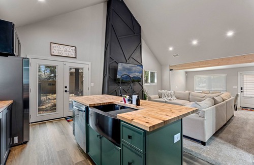 Flagstaff Cabin | Fall Colors R Coming! | Enjoy our Local Discounts