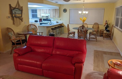 New Smyrna Beach House | Fall Deals! Smyrna Beach Ocean Views,Flagler Ave,shops, close to all.