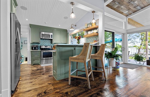 Cedar Creek Reservoir House | Fall Escape: Cedar Creek Lakefront Home w/Game Room & Dock—1hr SW of DFW
