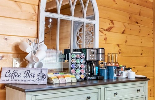Banner Elk Cabin | Fall Escape*Mystic Glow Jungle*KidsSafari*Pets*Fire pit*Hot tub*Luxe Amenities