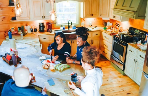 Blue Ridge Cabin | Fall Family Vacation | Arcade, Theater, Hot Tub, 4 Kings Aska Adventure Area