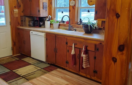 Freedom House | Fall Foliage Lakeside Getaway