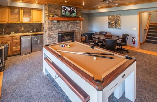 Boone House | Fall Football@Blowing Rock! 4000sf, 4.5Beds+HotTub+Arcade+EV+Pool+Pickle!