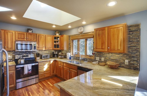 Boone House | Fall Football@Blowing Rock! 4000sf, 4.5Beds+HotTub+Arcade+EV+Pool+Pickle!