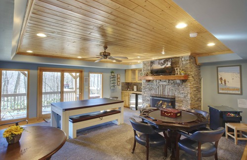 Boone House | Fall Football@Blowing Rock! 4000sf, 4.5Beds+HotTub+Arcade+EV+Pool+Pickle!