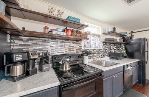 San Jacinto House | Fall for Galveston 15% Off Your Stay This Season