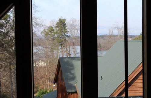 Seneca Cabin | Fall fun at the cabin! Convenient to Lake Keowee and Clemson