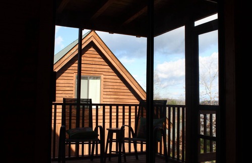 Seneca Cabin | Fall fun at the cabin! Convenient to Lake Keowee and Clemson