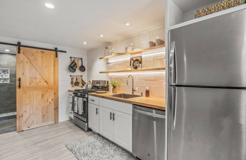 Dennis Apartment | Fall Getaway Condo in Dennis Village. Walk to Treats