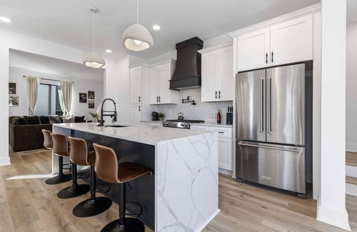 Hurwood Heights House | Fall hot tubs, rooftop decks, game rooms near Broadway and Geodis Park