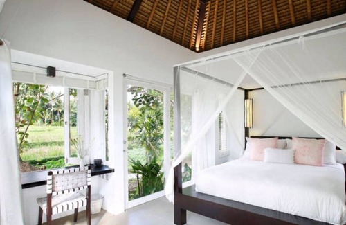 Lodtunduh Villa | Fall in Love with Rose Moon Villa
