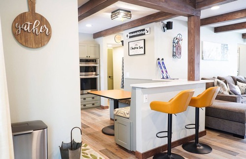 North Park City Ski Chalet | Fall in PC, Hot Tub, Dog Friendly, Arcade Games, Huge Covered Deck, Grass Yard