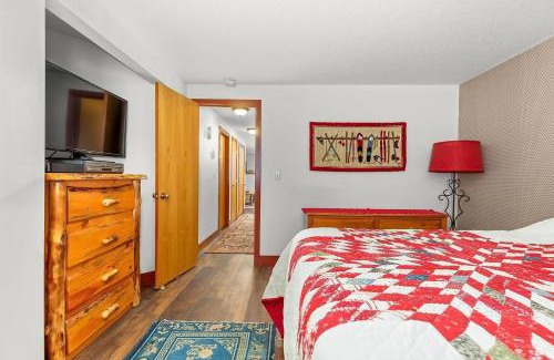 Central Vermont- Killington Apartment | Fall Line Condo G3 S'mores & Slopes condo
