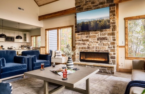 Gatlinburg - Pigeon Forge Cabin | Fall Luxury 5BR Cabin | Pool, Hot Tub, Smokies Views
