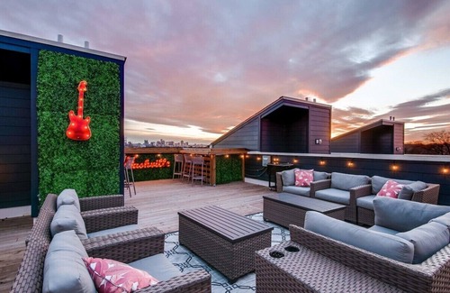 Talbot's Corner House | Fall rooftop deck, game room, modern kitchen near Nissan Stadium