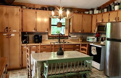 Almond Cabin | Fall Sale! Rustic cabin Near Tsali, Bryson City, NOC, Pets Ok