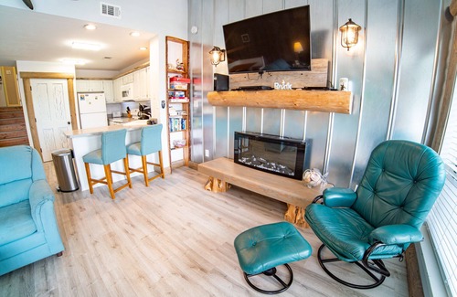 East End House | FALL SAVINGS! 1BR/1BA Pet-Friendly Townhome, Near State Park