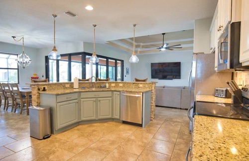 South Gulf Cove House | *Fall Savings* Luxury 4BR Canal , Spa, Dock- Near Beaches