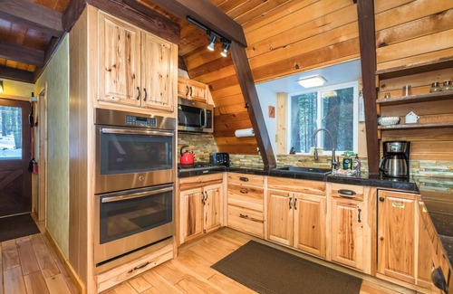 Tahoma House | Fall special! Christmas Available!Fun Cabin, Ping Pong, Pool Table, HotTub, Pets
