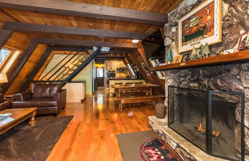 Tahoma House | Fall special! Christmas Available!Fun Cabin, Ping Pong, Pool Table, HotTub, Pets