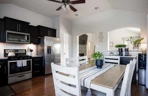 Westfield Village House | Fallbrook Cottage, Relaxing Home Away From Home 3BR/2BA, Pet Friendly
