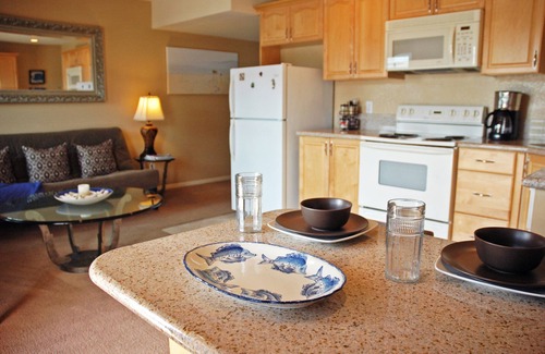 Village of La Jolla Condo | #FallSpecials 1 Bedroom Apt. in The Heart of La Jolla Village/Walk To Everything