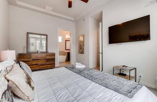 Tobin Hill House | Fam Friendly 5 Bed Home Blocks To Pearl/Riverwalk!