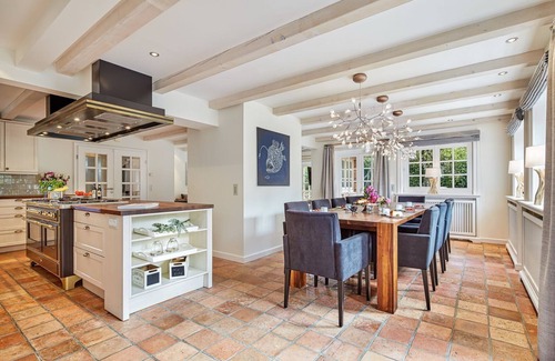 Wenningstedt-Braderup House | Familier Hygge Hus - Außergewöhnliche Reetdachvilla am Ortsrand von Braderup