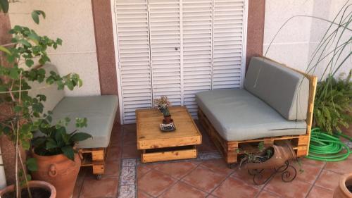 Sevilla Este House | Familia Anfitriona acoge terraza