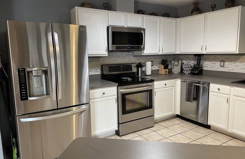 Southeast Arlington House | Family and friend’s sweet retreat in quite neighborhood