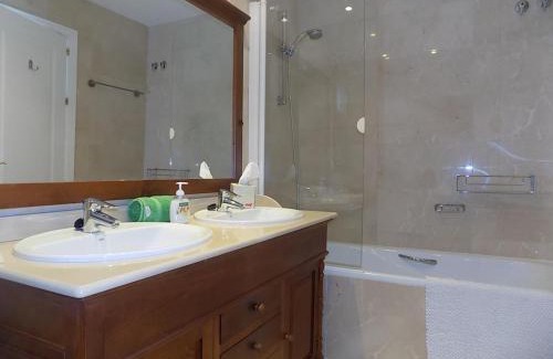 Benahavis Apartment | Family and Golfers Paradise Los Arqueros - RDR196