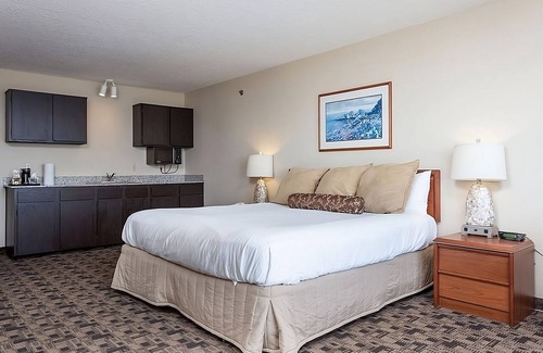 Newport Hotel | Family Beach Escape! Modern Unit, Pets Allowed!
