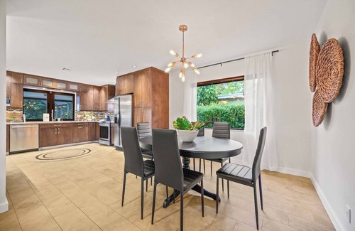 Hollywood Hills House | Family Beach Villa w/Home Theater & Heated Pool!