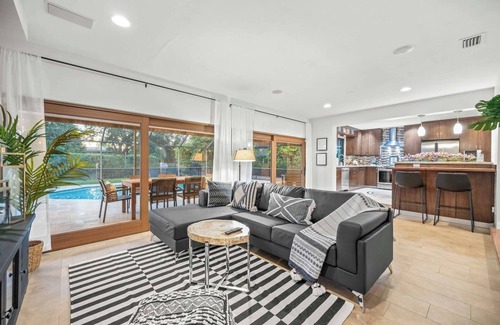 Hollywood Hills House | Family Beach Villa w/Home Theater & Heated Pool!