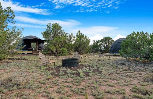 Valle Cabin | Family Bell Tent with 1 Queen + 2 Twin Beds