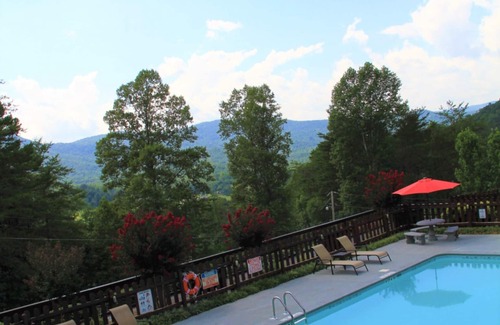 Townsend Cabin | Family Cabin in the Serene Smoky Mountains - HOT TUB/WIFI - Deer Lodge