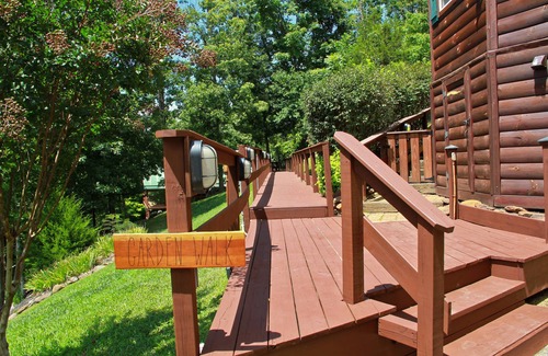 Townsend Cabin | Family Cabin in the Serene Smoky Mountains - HOT TUB/WIFI - Deer Lodge