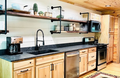Morganton Cabin | Family Cabin sleeps 12, 10 Acres, Private Pond, Canoes/Paddle Boat, Blue Ridge