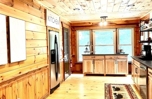 Morganton Cabin | Family Cabin sleeps 12, 10 Acres, Private Pond, Canoes/Paddle Boat, Blue Ridge