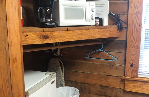 Wildwood Apartment | Family cabin with whirlpool tub (cabin #2)