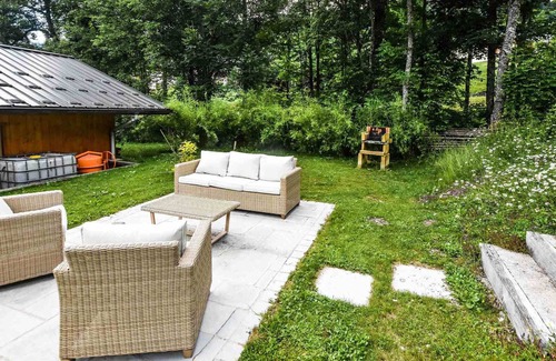 Les Gets Ski Chalet | Family Chalet for 7, 800m from Slopes with Garden and BBQ