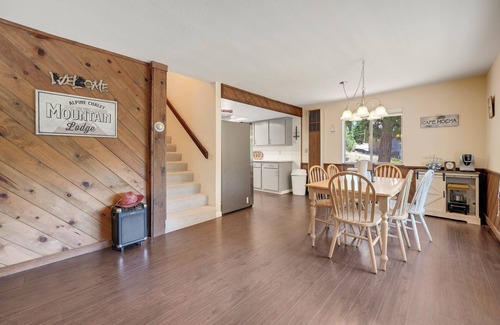 Arnold Ski Chalet | Family Chalet w/Hot Tub nestled in Blue Lake Springs