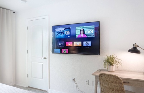 North Sarasota Cottage | Family Coastal Cottage, Work & Leisure, Downtown