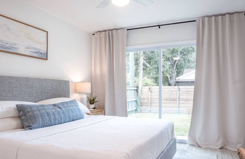 North Sarasota Cottage | Family Coastal Cottage, Work & Leisure, Downtown