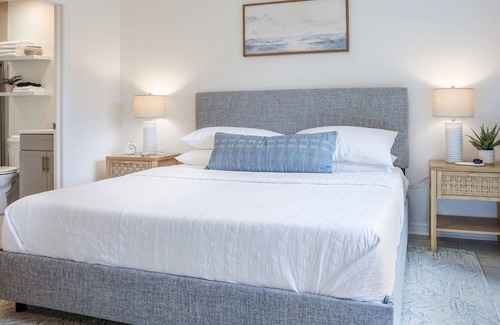 North Sarasota Cottage | Family Coastal Cottage, Work & Leisure, Downtown