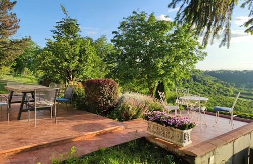 Petrovaradin Cottage | Family cottage with Heated Pool & Vineyard views